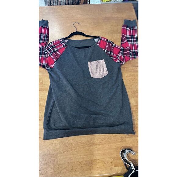 NO BRAND Tops - GRAY TOP BUFFALO PLAID SLEEVE GOLD SEQUIN POCKET TOP WOMENS SZ L CHRISTMAS